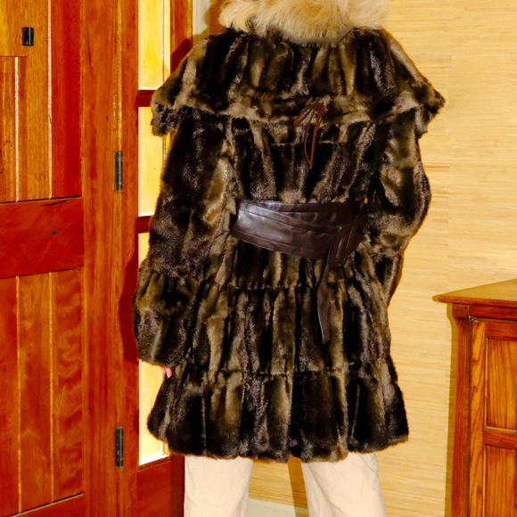 LAUNDRY BY DESIGN~FAUX BROWN SABLE STROLLER COAT - Picture 6 of 7